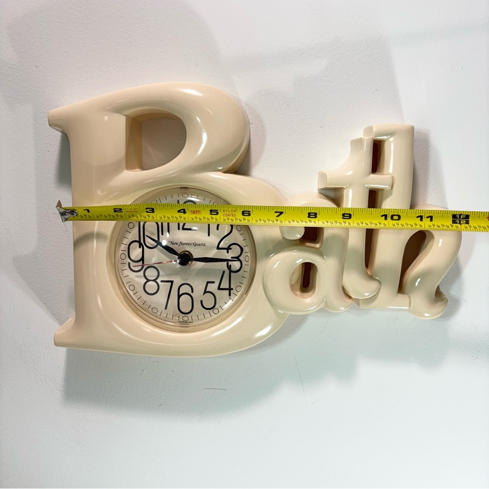 Vintage New Haven Quatrz  Wall Clock Beige Cream Color 14 X‎ 8” Made In USA - Picture 9 of 10